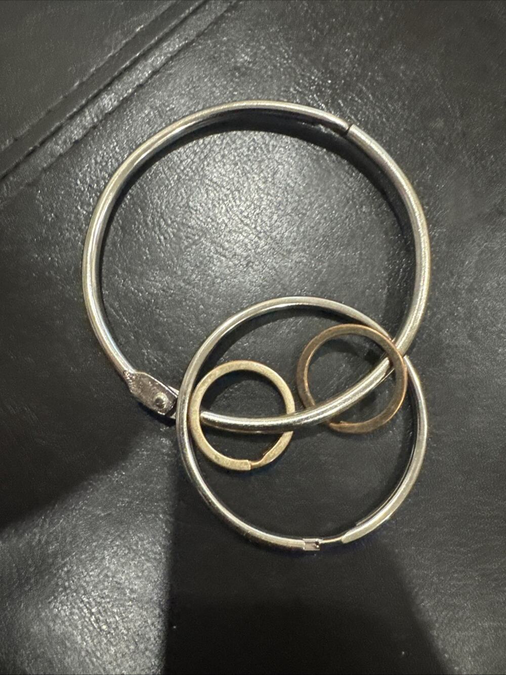 Click Bangle Bracelet Wrist Key Ring Silver Tone With 3 Small Key Rings